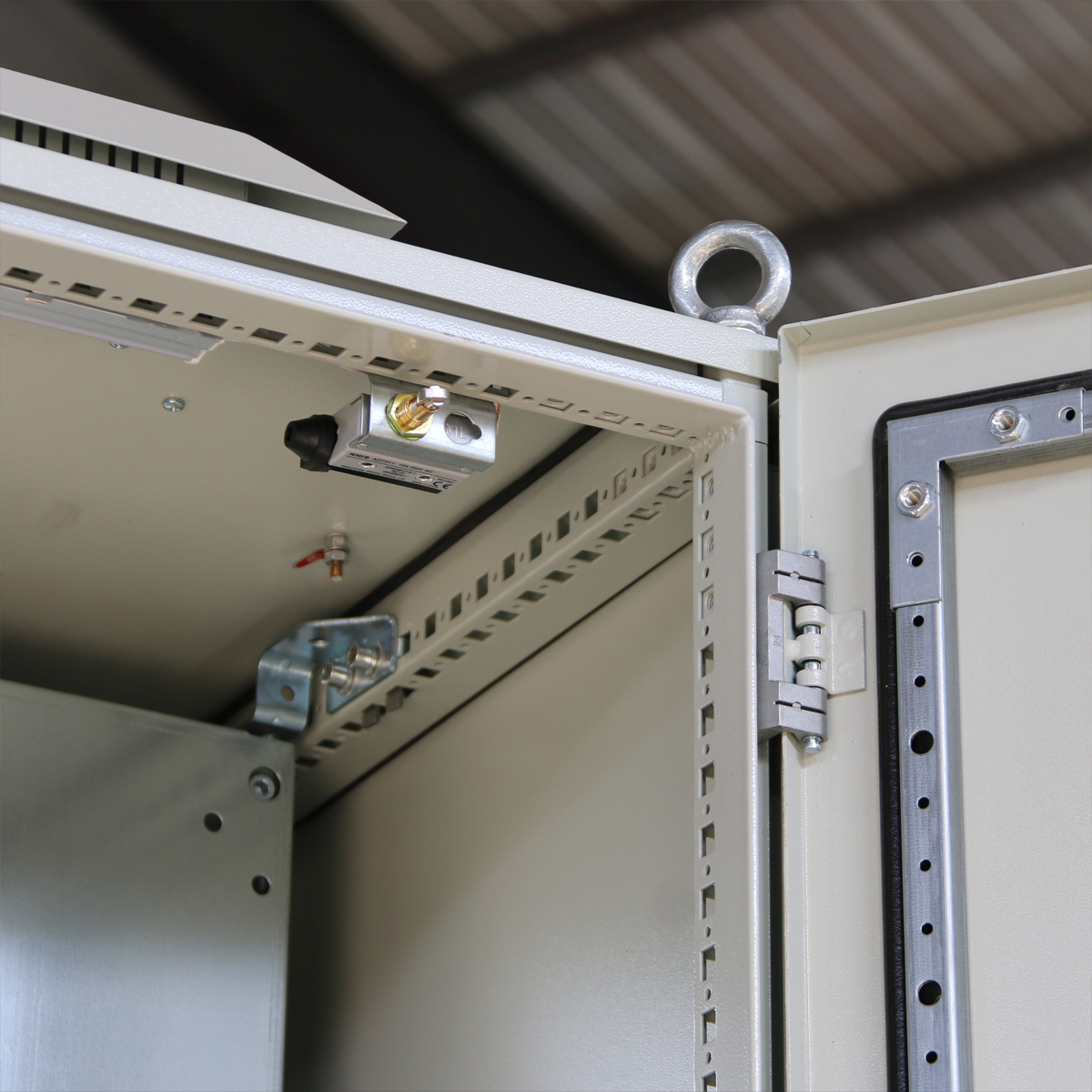 lps九折型材机柜 - 沧州龙泰电器设备有限公司